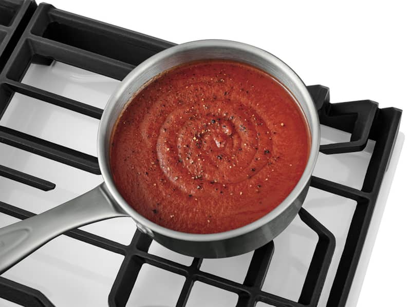 Frigidaire-Cooktop-FCCG3027AW-Pot-of-Sauce.jpg