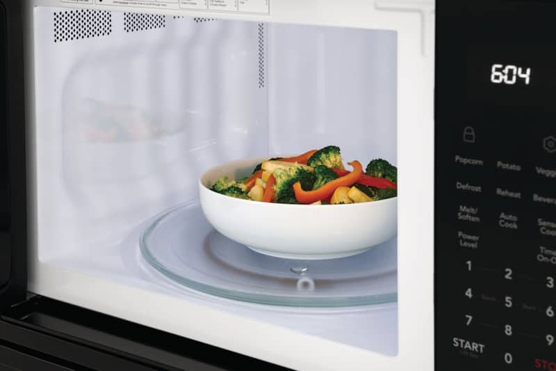 Frigidaire-MicroCombinationOven-FCWM2727AB-Microwave-Vegetables.jpg