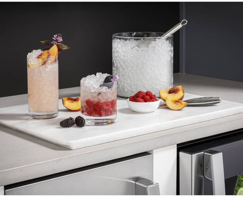 GE-Icemaker-UNC15NPRII-Drinks.jpg