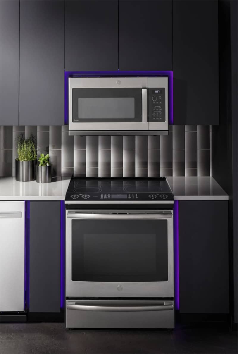 ge-profile-otr-sensor-microwave-PVM9225SRSS-lifestyle.jpg