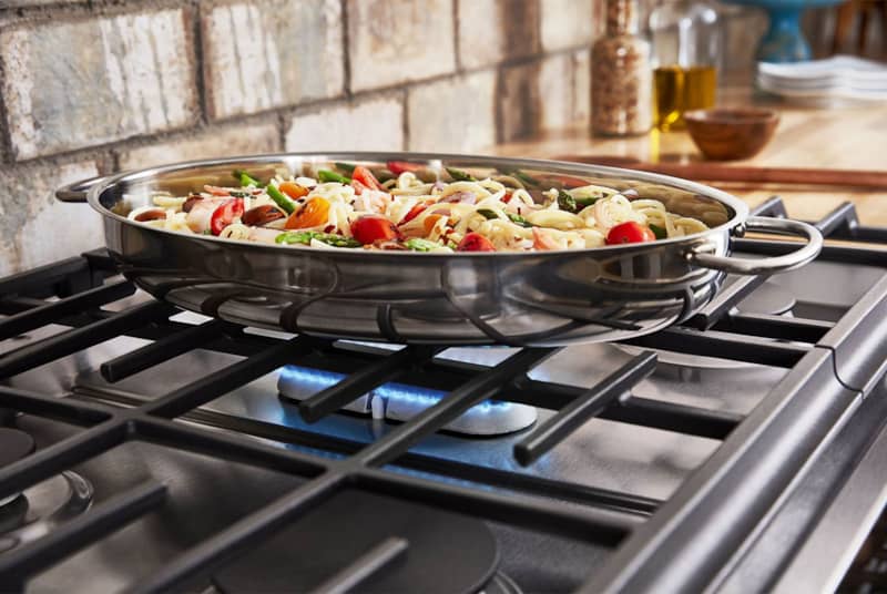 kitchenaid-range-KSDB900ESS-center-burner.jpg