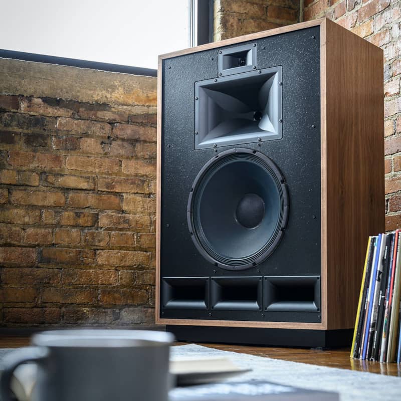 klipsch-heritage-AW-floorstanding-speaker-CORNWALLIVWALNUT-lifestyle.jpg